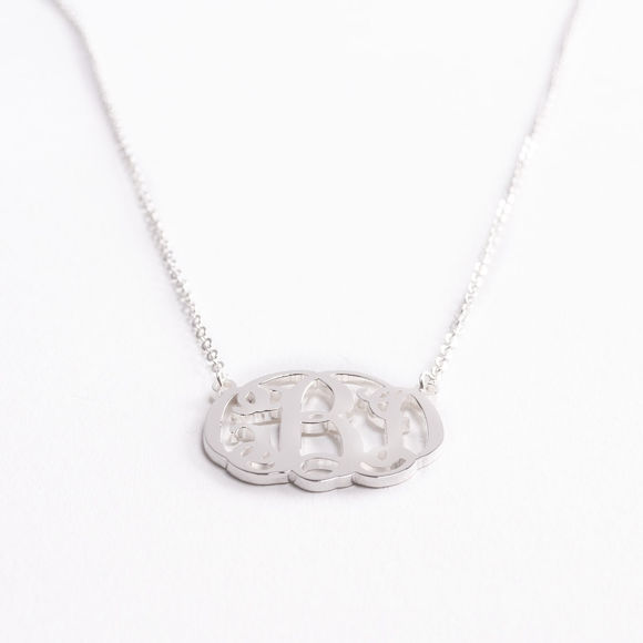 Imagen de Collar de lujo con monograma en plata de ley: personaliza este colgante con tus iniciales