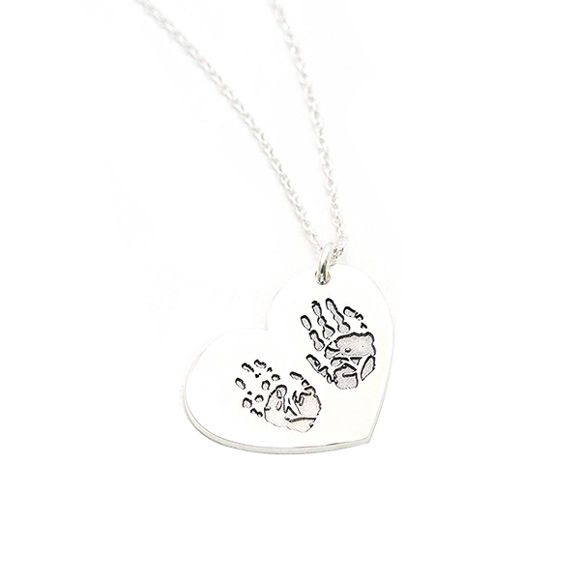 Imagen de Collar con colgante de corazón grabado a mano con huella digital en plata de ley