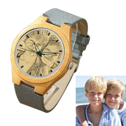 Image de Montre photo en bambou gravée pour femme avec bracelet en cuir gris - Personnalisez avec n'importe quelle photo