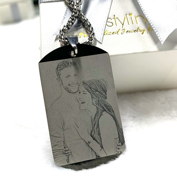 Bild von Personalisierte Foto-Halskette aus Titanstahl mit Gravur aus Edelstahl