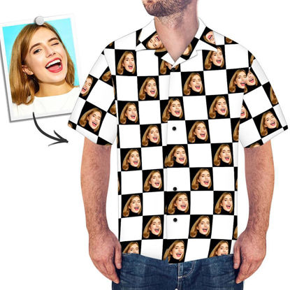 Imagen de Camisa hawaiana con foto de cara personalizada - Camisa hawaiana de tablero de ajedrez en blanco y negro con estampado de cara personalizada - Los mejores regalos para hombres - Camisetas de fiesta en la playa