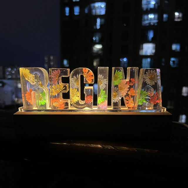 Picture of Personalized Epoxy Dried Flower Name Night Light