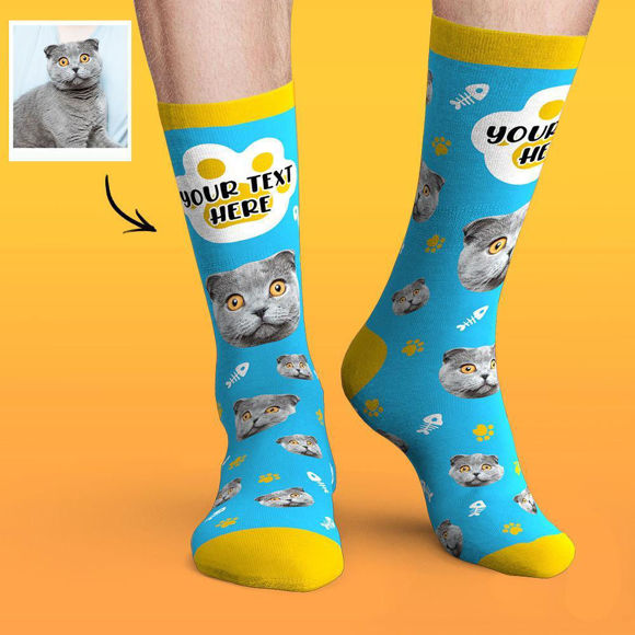 Image de Le visage fait sur commande chausse les chaussettes douces et confortables colorées de chat de série de sucrerie