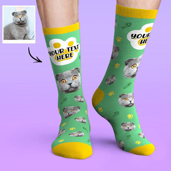 Image de Le visage fait sur commande chausse les chaussettes douces et confortables colorées de chat de série de sucrerie