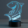Imagen de Luz de noche con nombre personalizado con iluminación LED de colores - Luz de noche de tiburón multicolor con nombre personalizado