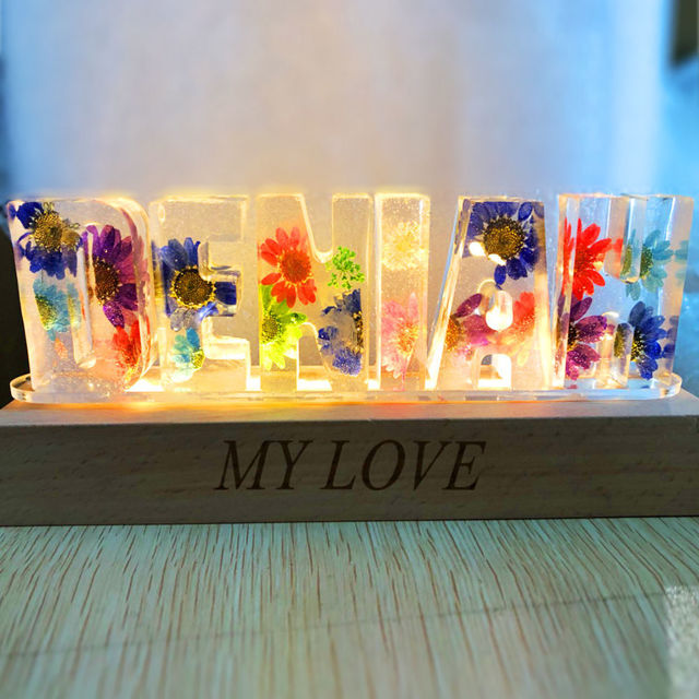 Picture of Personalized Epoxy Dried Flower Name Night Light