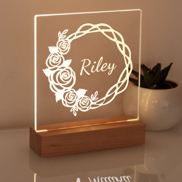 Picture of Wreath Night Light - Personalized It With Your Kid's Name