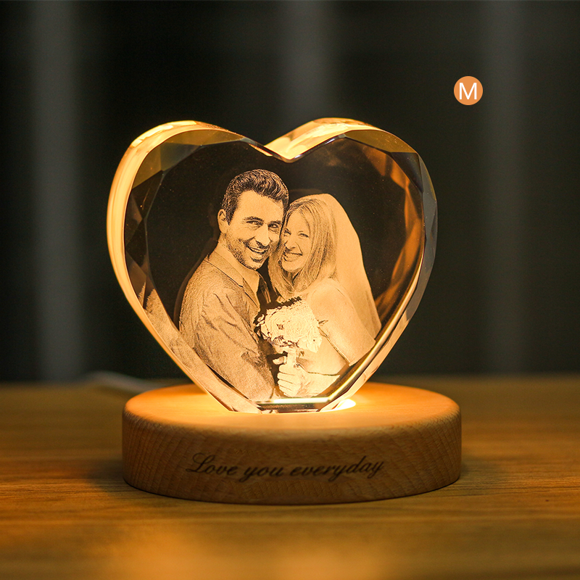 Image de Cristal Laser Photo 3D Personnalisé : Coeur Avec Base Lumineuse | Cristal laser photo 3D personnalisé | Cadeau unique pour toutes les occasions : anniversaire, mariage, anniversaire, etc.