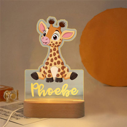 Immagine di Luce notturna con nome personalizzato per bambini - Luce notturna personalizzata con giraffa di cartoni animati con illuminazione a LED per bambini - Personalizzala con il nome del tuo bambino