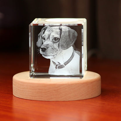 Image de Cristal Laser Photo 3D Personnalisé : Cube Avec Base Lumineuse | Cristal laser photo 3D personnalisé | Cadeaux uniques pour anniversaire, mariage, anniversaire