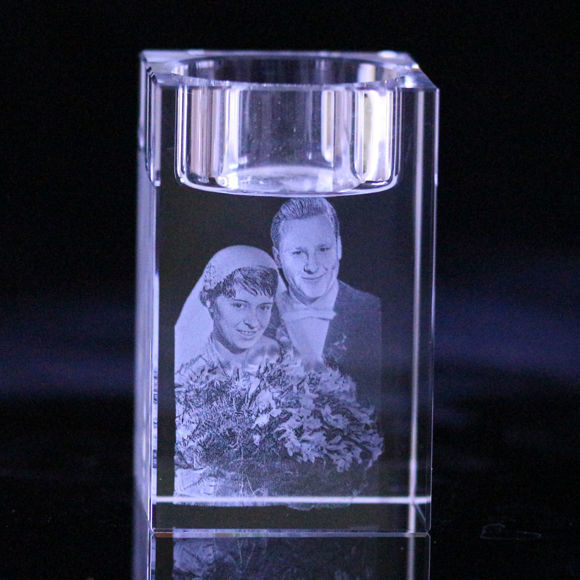 Imagen de Foto personalizada Cristal láser 3D: Regalo de cristal láser 3D en candelabro | Regalos únicos para cumpleaños, bodas, aniversarios.