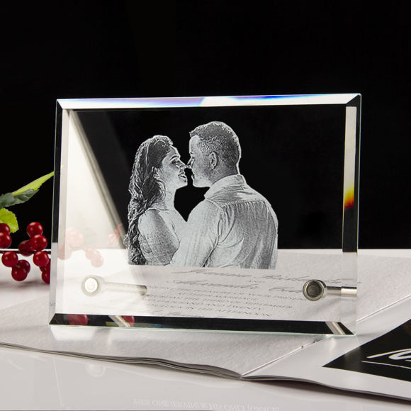 Imagen de Marco de fotos de cristal personalizado: Marco de fotos de cristal láser personalizado | Regalo único para cumpleaños, boda, aniversario.