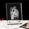 Imagen de Marco de fotos de cristal personalizado: Marco de fotos de cristal láser personalizado - Regalo único para cumpleaños, boda, aniversario