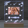 Imagen de Luz de noche de foto de familia feliz personalizada con código de Spotify escaneable con nota musical para amantes de la música