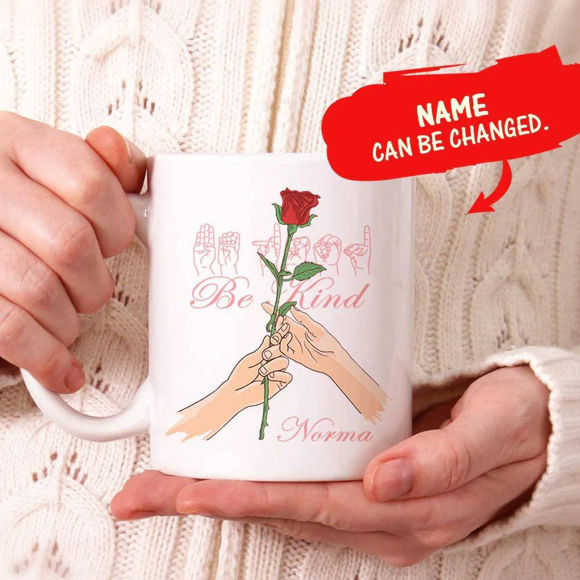 Imagen de Taza de café personalizada con gesto de flor de rosa