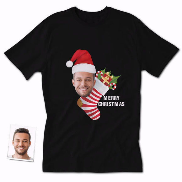 Bild von Familien-Shirt der kundenspezifischen Gesichts-Frauen Weihnachtsmit Weihnachtsstrümpfen und -geschenken