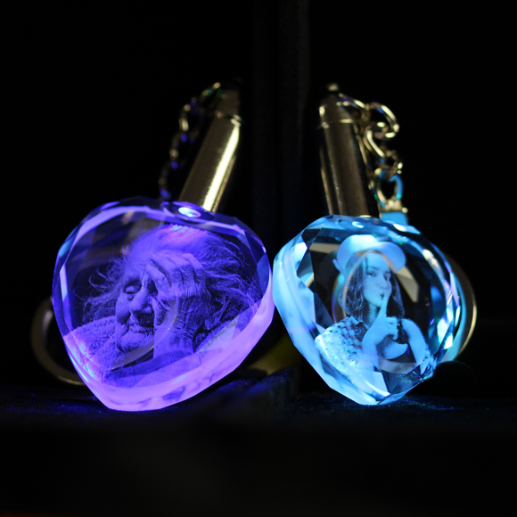 Bild von Personalisiertes 2D- oder 3D-Kristallfoto-Schlüsselbundgeschenk in Herz