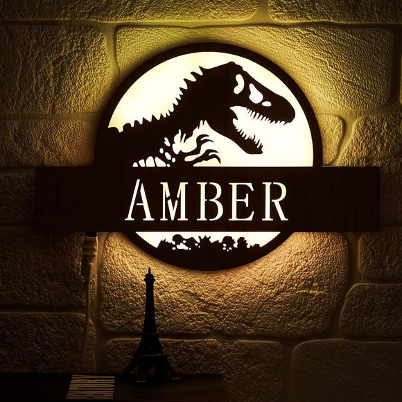 Imagen de Luz de noche personalizada para decoración de pared - Luz de noche de nombre grabado de madera personalizada - Parque Jurásico
