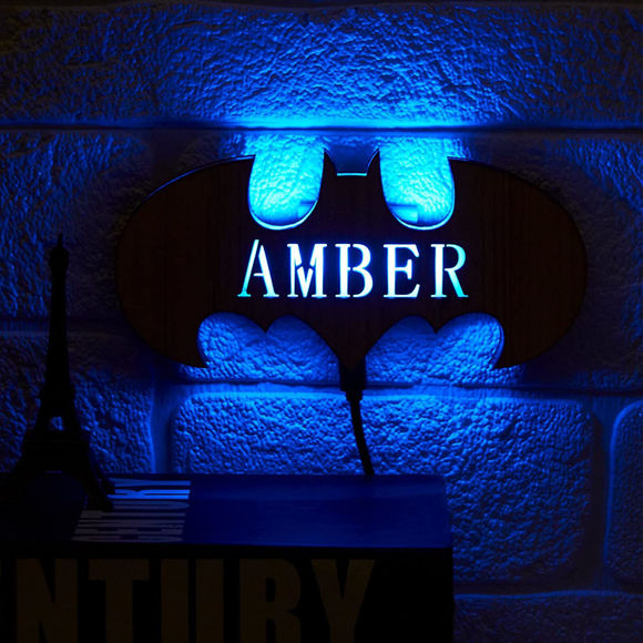 Imagen de Luz de noche personalizada para decoración de pared - Luz de noche con nombre grabado de madera personalizado - Murciélago