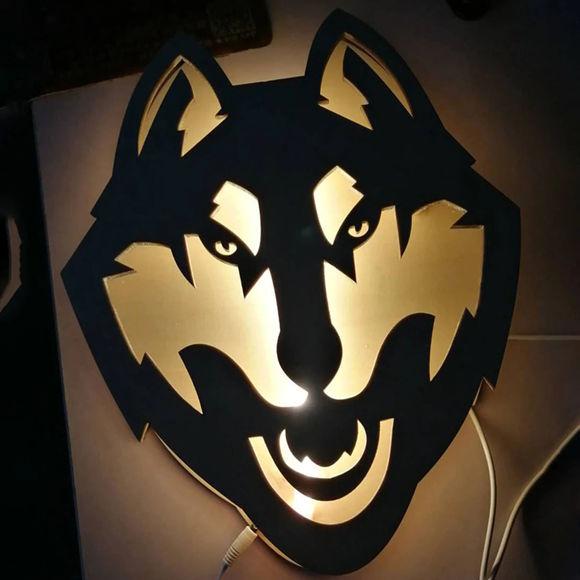 Bild von Personalisiertes Nachtlicht für Wanddekoration – benutzerdefiniertes Holzgravur-Namensnachtlicht – Wolf