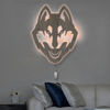 Imagen de Luz de noche personalizada para decoración de pared - Luz de noche con nombre grabado de madera personalizado - Lobo