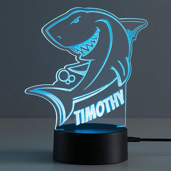 Image de Veilleuse personnalisée avec éclairage LED coloré | Veilleuse requin multicolore avec nom personnalisé | Meilleure idée de cadeau pour un anniversaire, Thanksgiving, Noël, etc.