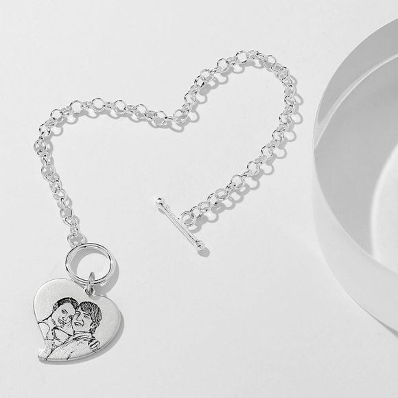 Image de Bracelet étiquette gravée avec photo en forme de cœur pour femme avec gravure en argent - Personnalisez avec n'importe quelle photo ou pierre de naissance | Bracelet pendentif personnalisé en argent sterling 925