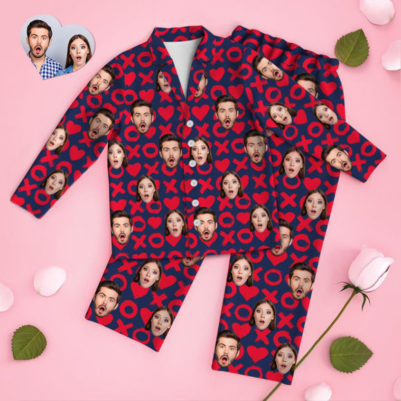 Image de Pyjamas pour couples personnalisés - Motif XXOO - Pyjama unisexe personnalisé avec copie faciale - Meilleur cadeau pour la famille, un ami