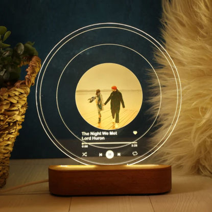 Bild von Personalisiertes Foto-Nachtlicht, personalisiert mit transparenter Schallplatte, scannbares Acryl-Song-Plakette, benutzerdefiniertes Song-Album-Cover, Nachtlicht für Musikliebhaber, Jahrestagsgeschenke