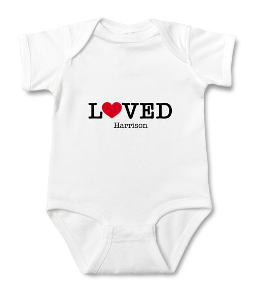 Bild von Benutzerdefinierte Babykleidung Personalisierte Baby Onesies Säuglingsbodysuit mit personalisiertem Namen Kurzarm - Geliebt