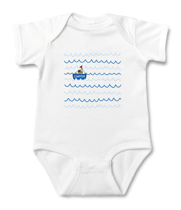 Bild von Personalisierte Babykleidung Personalisierte Baby Onesies Säuglingsbody mit personalisiertem Namen und Farbe Kurzarm - Boot auf Wellen
