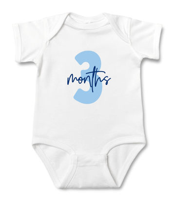 Bild von Personalisierte Babykleidung Personalisierte Baby Onesies Säuglingsbody mit personalisierten Monaten und Farbe Kurzarm