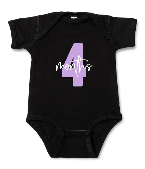 Imagen de Ropa de bebé personalizada Onesies de bebé personalizados Body infantil con meses personalizados y manga corta de color