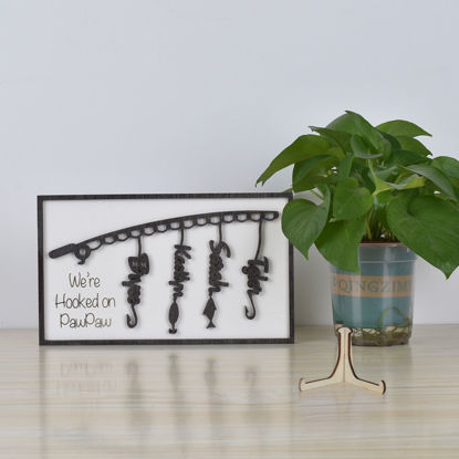 Imagen de Adorno rústico de madera con tablero de nombre familiar personalizado, el mejor regalo para la familia, enganchado a la papaya