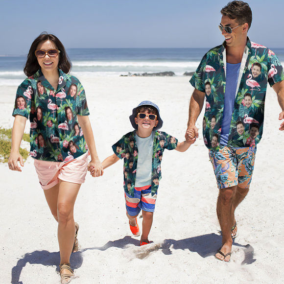 Imagen de Camisa hawaiana personalizada con cara de foto para la familia - Camisetas de verano personalizadas de manga corta para fiesta en la playa - Flamenco - Regalos navideños