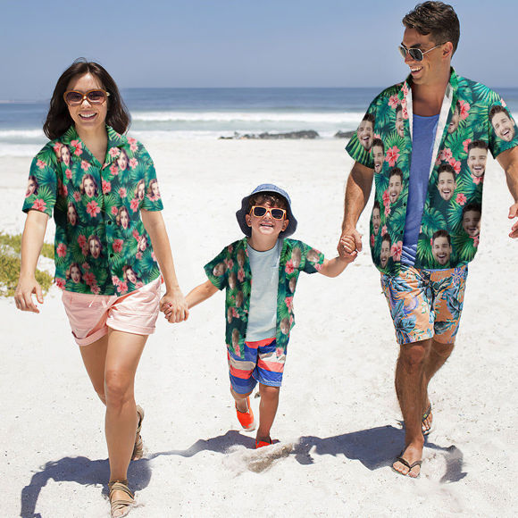 Imagen de Camisa hawaiana con cara de foto personalizada para la familia - Camisetas de verano de fiesta en la playa de manga corta personalizadas - Flores rojas - Regalos de vacaciones