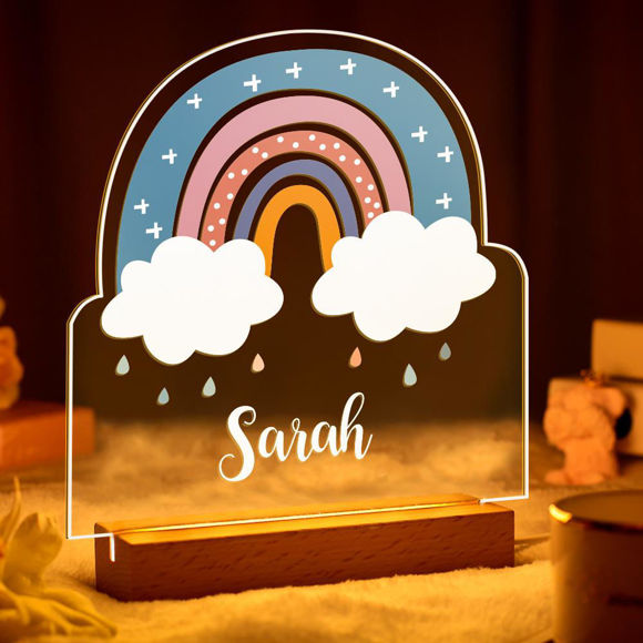 Imagen de Colorida luz de noche de lluvia y nube arcoíris con forma irregular, personalizada con el nombre de tu hijo