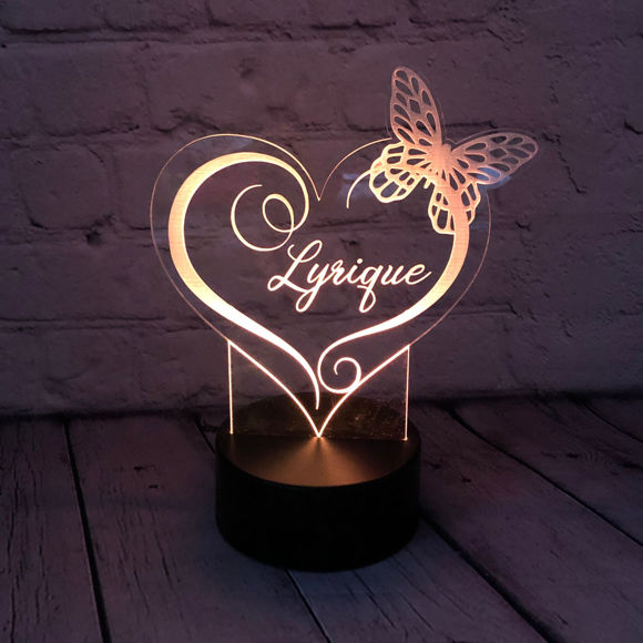 Imagen de Luz de noche con nombre personalizado con iluminación LED de colores - Luz de noche con mariposa de amor multicolor con nombre personalizado