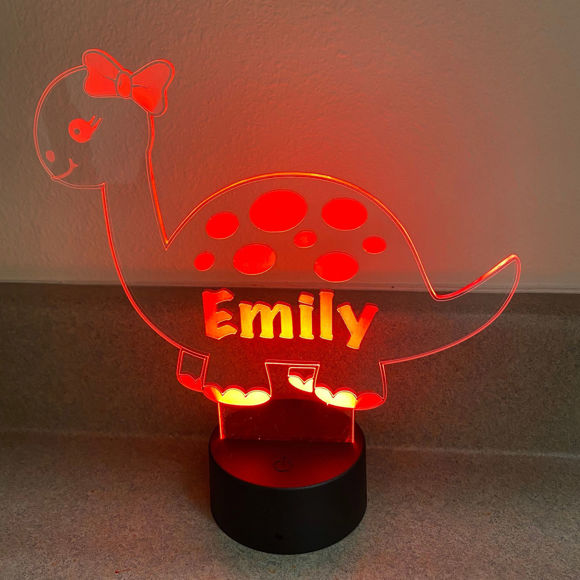 Bild von Benutzerdefiniertes Namensnachtlicht mit bunter LED-Beleuchtung - mehrfarbiger Dinosaurier mit einem Schleifenlicht mit personalisiertem Namen