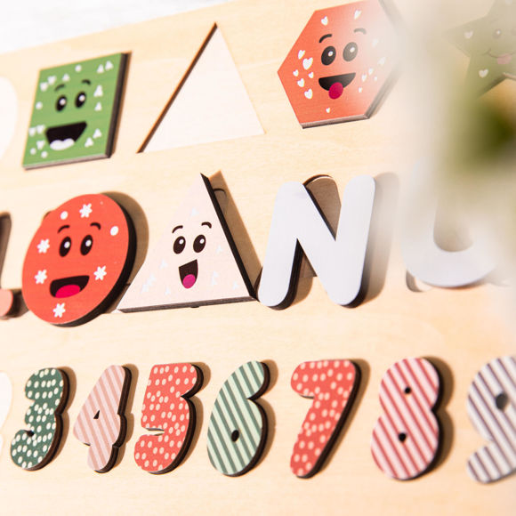 Imagen de Tablero de nombres de rompecabezas de madera personalizado - Regalo de juguete personalizado para bebés y niños - Rompecabezas de nombre personalizado para niños pequeños - Regalo de primer cumpleaños para su niña