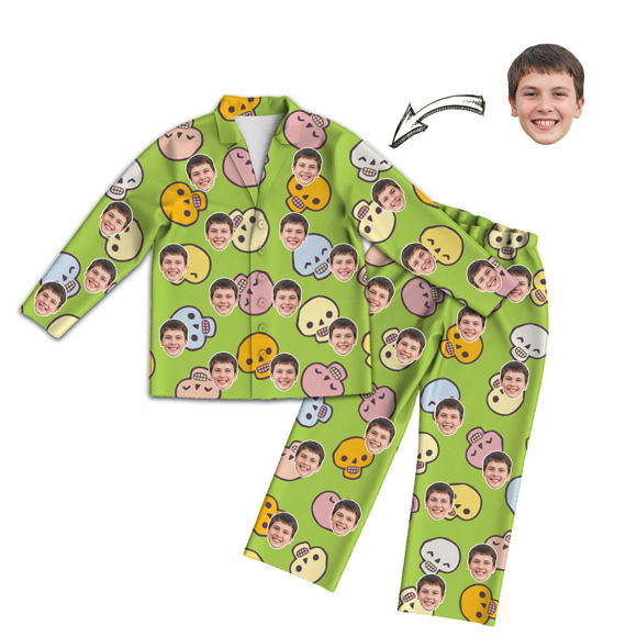 Image de Pyjama personnalisé de style Halloween – Ensemble de pyjama vert à manches longues avec photo de visage personnalisée Style Halloween – Meilleur cadeau pour les proches, la famille et plus encore. -
